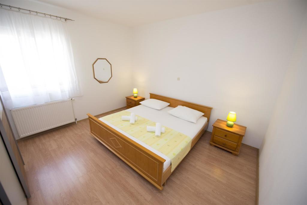 Apartments Meri โตรกีร์ ภายนอก รูปภาพ