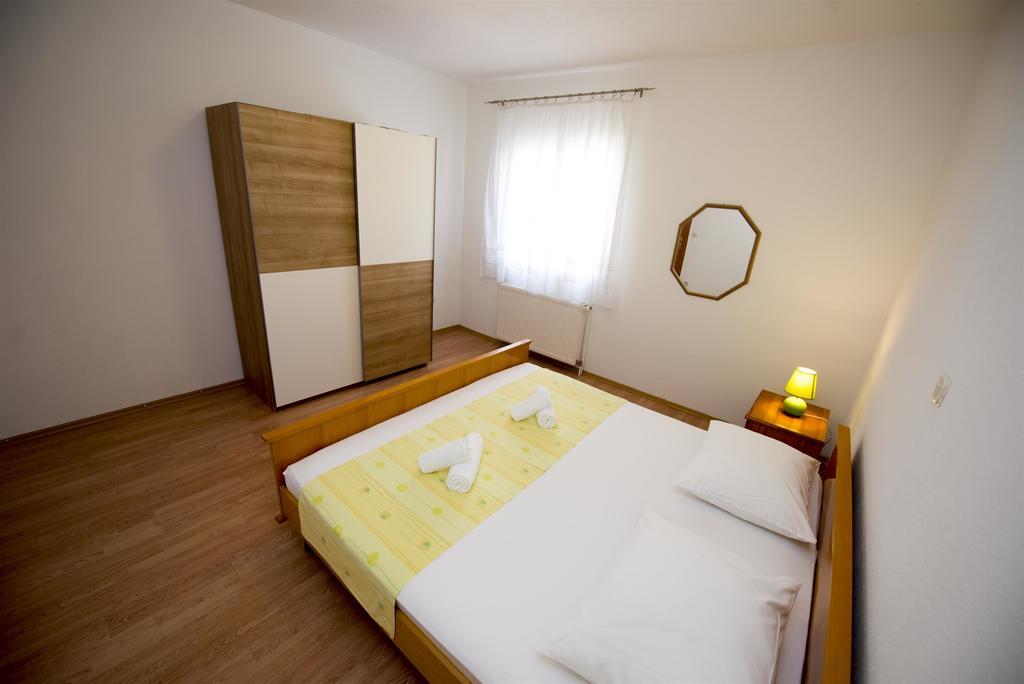 Apartments Meri โตรกีร์ ภายนอก รูปภาพ