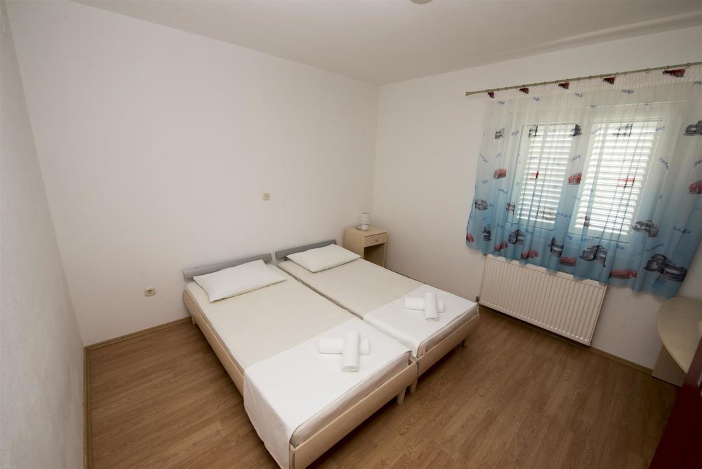 Apartments Meri โตรกีร์ ภายนอก รูปภาพ
